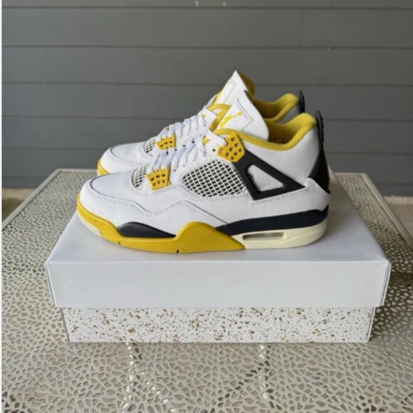 Jordan 4 Vivid Sulfur - Picture 3 of 6